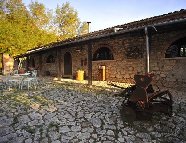 L'esterno del casale