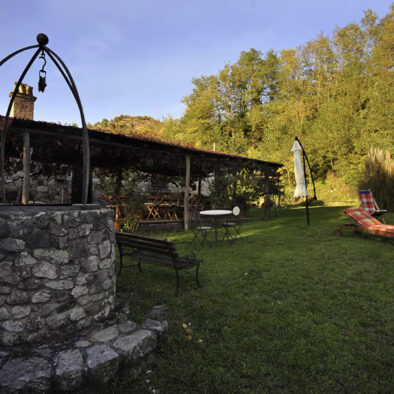 Il prato antistante la casa vacanze