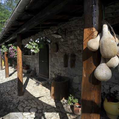 Esterno su lastricato in pietra